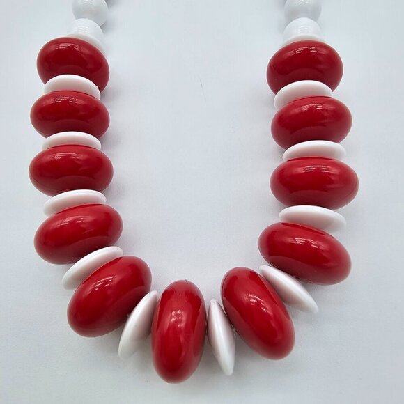 Red & White Retro Large Chunky Beaded Necklace - Picture 5 of 10